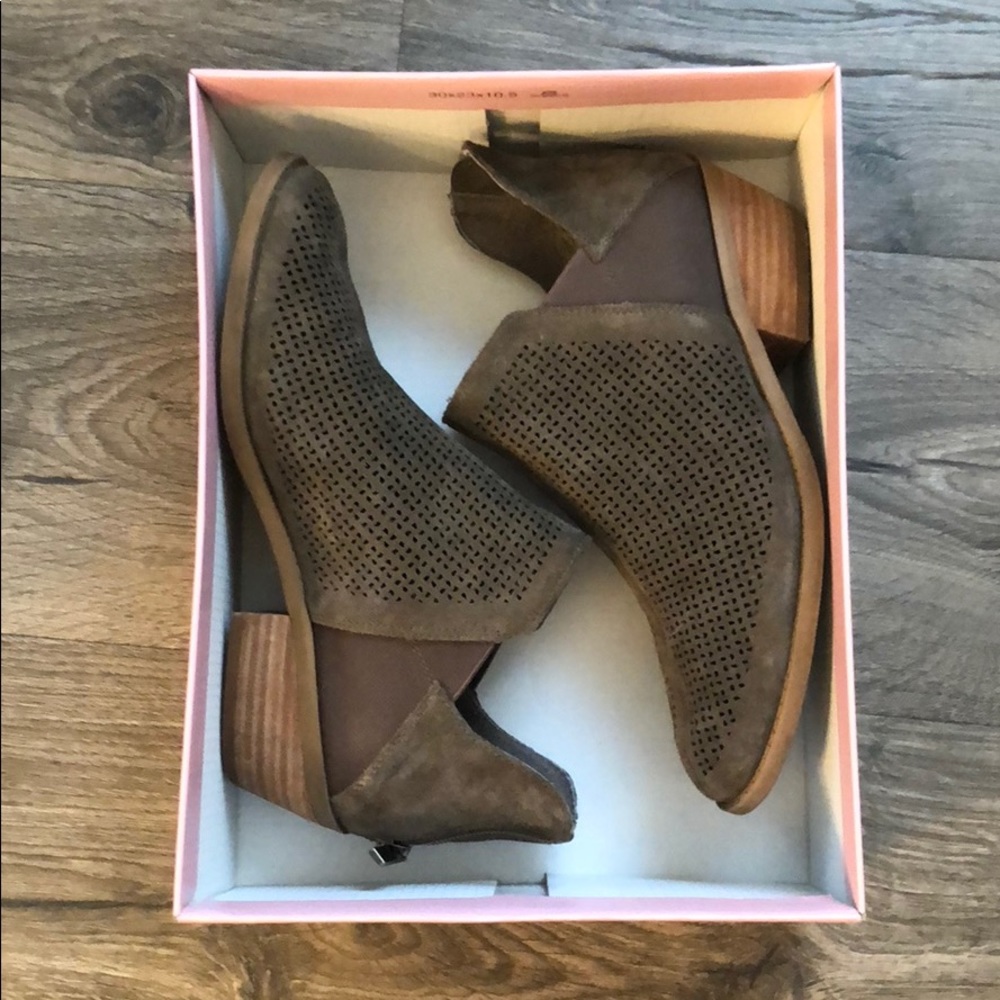 Crown Vintage Grey Tabby Bootie